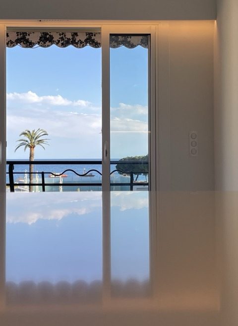 Sea view apartment in Carnolès